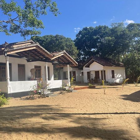 Coconut Hill Arugam Bay Hostel Екстериор снимка