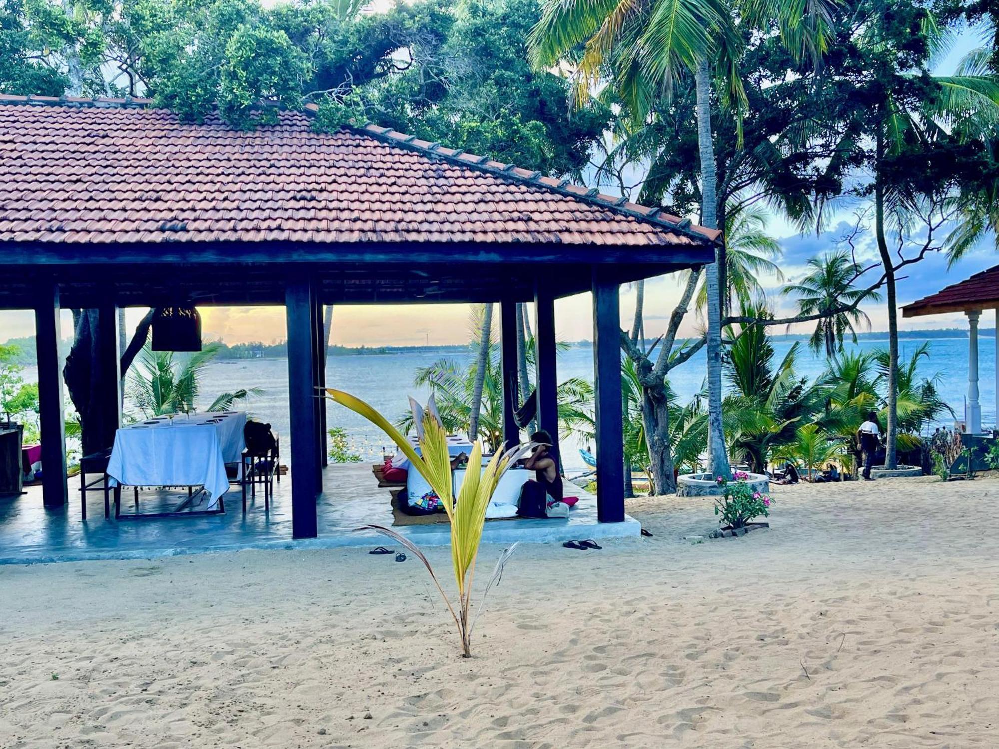 Coconut Hill Arugam Bay Hostel Екстериор снимка