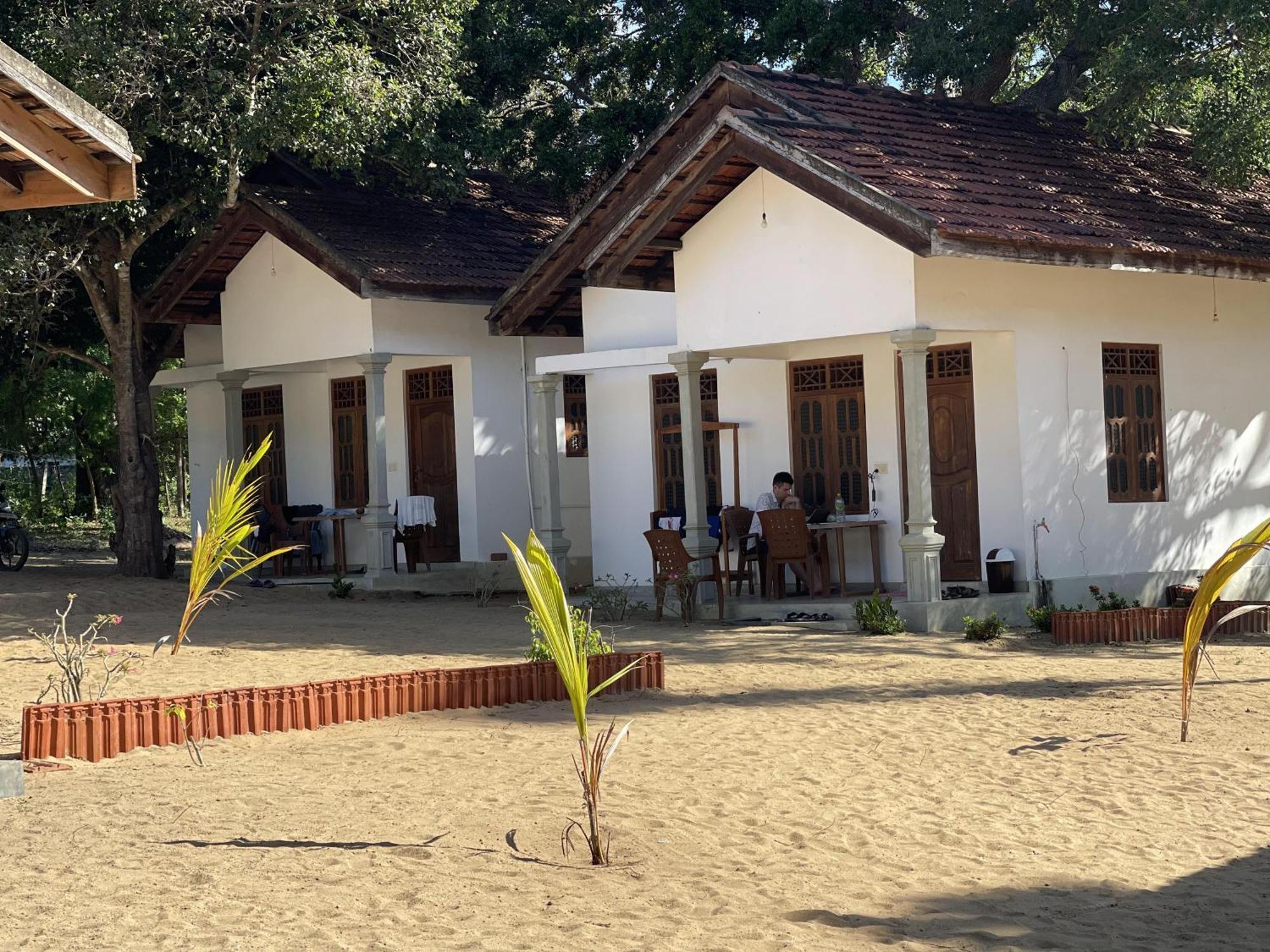 Coconut Hill Arugam Bay Hostel Екстериор снимка