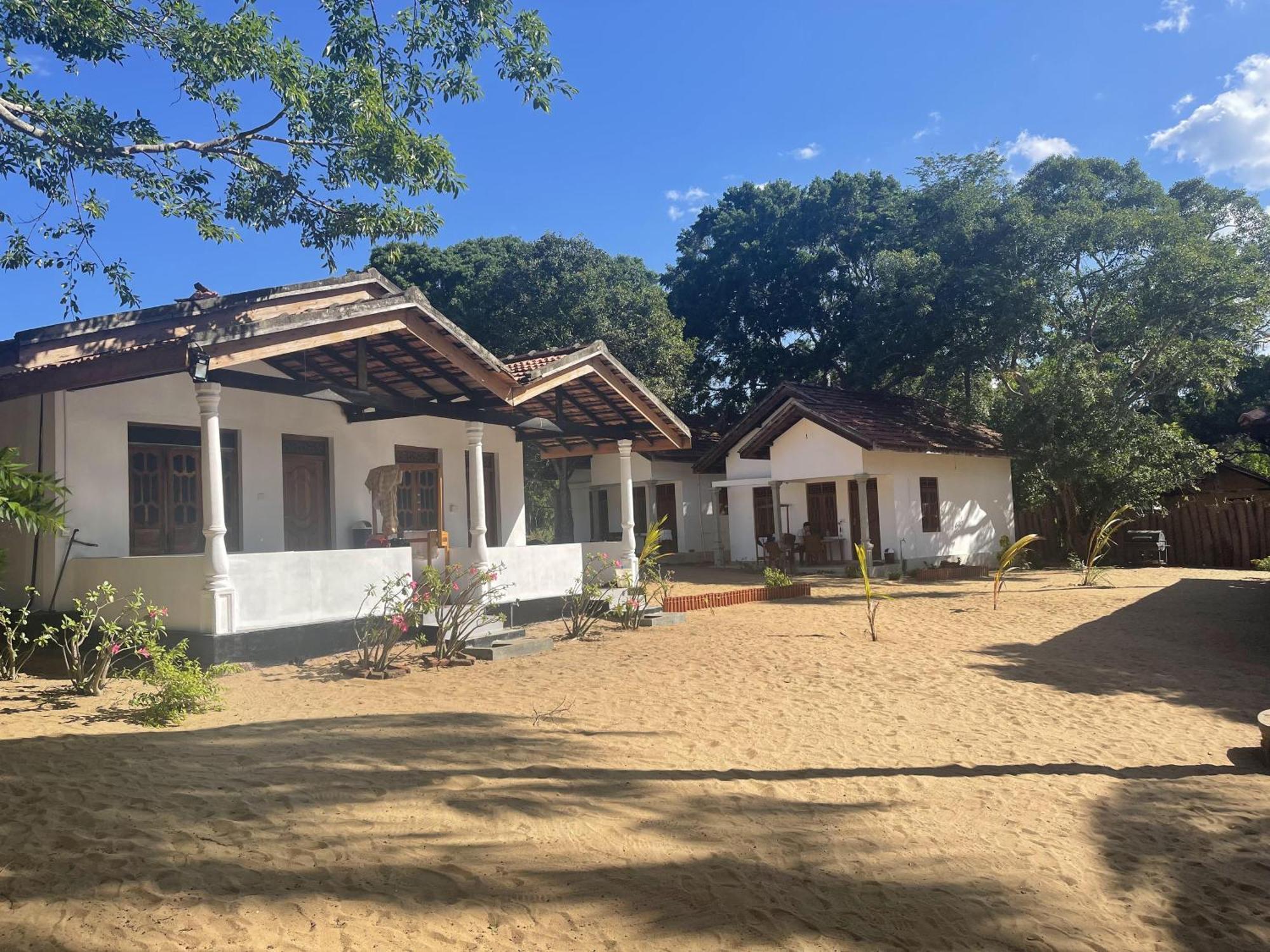 Coconut Hill Arugam Bay Hostel Екстериор снимка